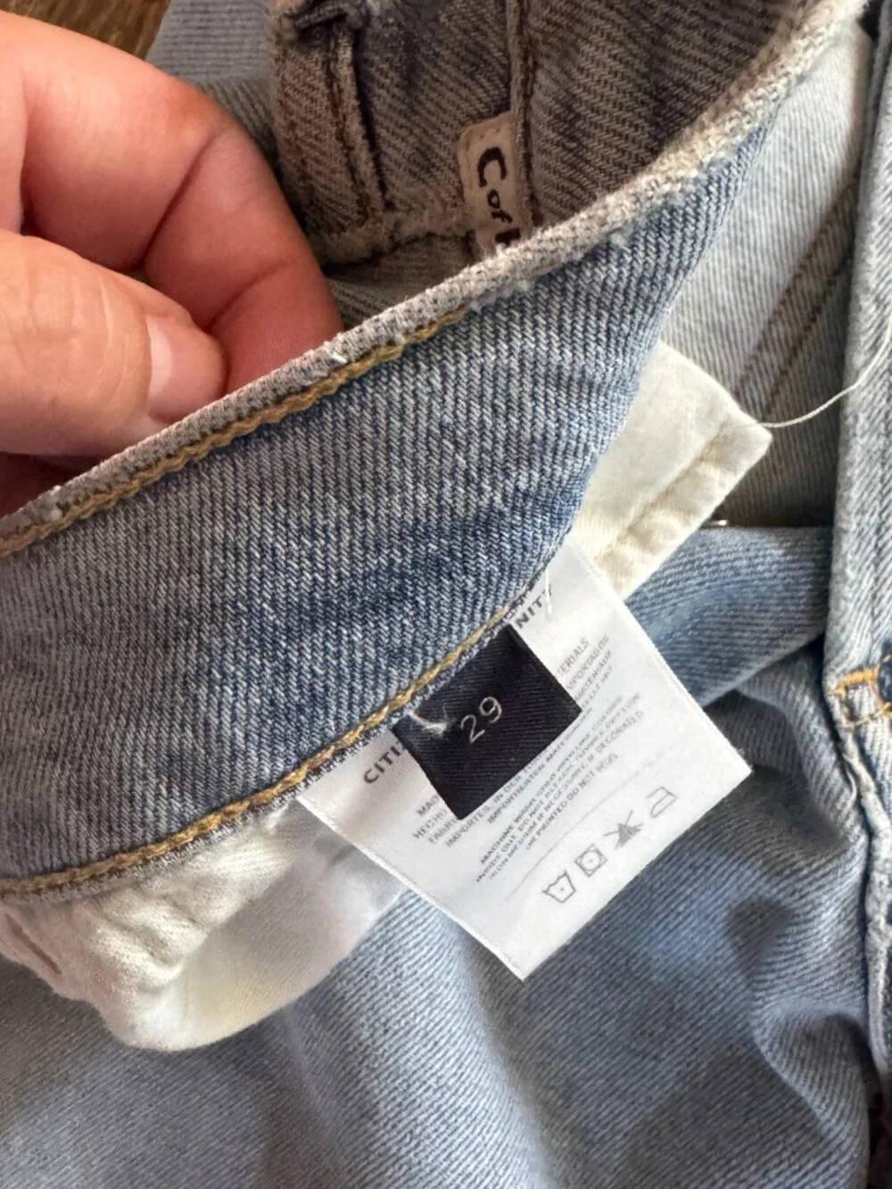 Citizens of Humanity Emerson Slim Boyfriend Jeans Size 29 Light Wash Distressed - Picture 4 of 12